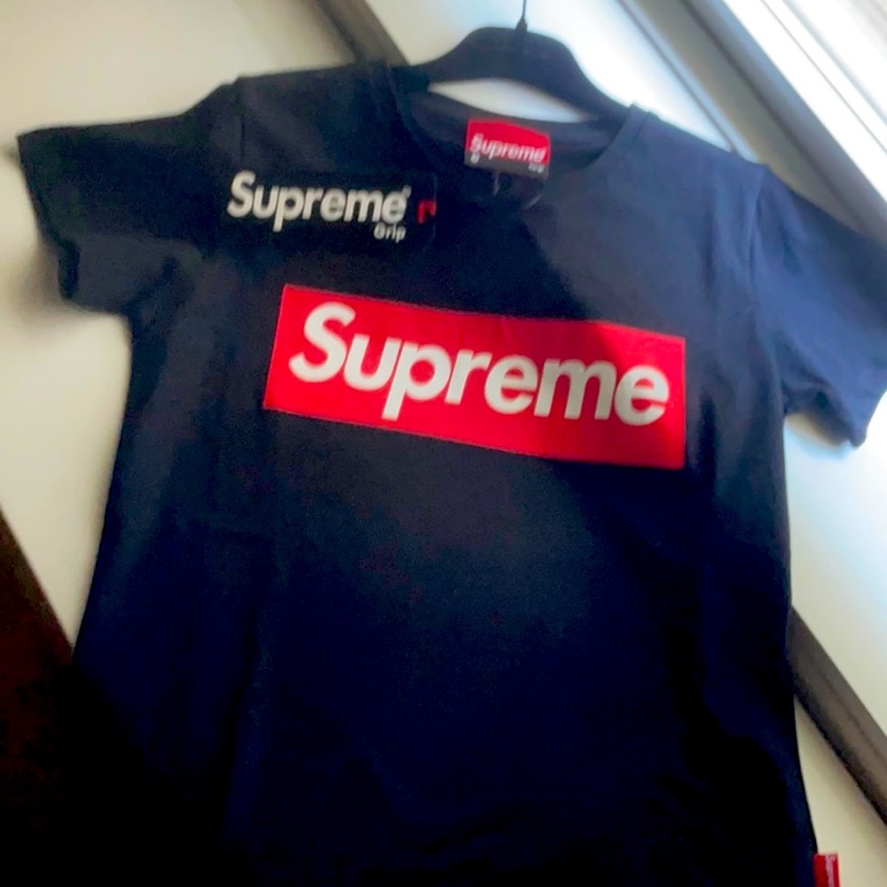 Supreme t shirt new with tag